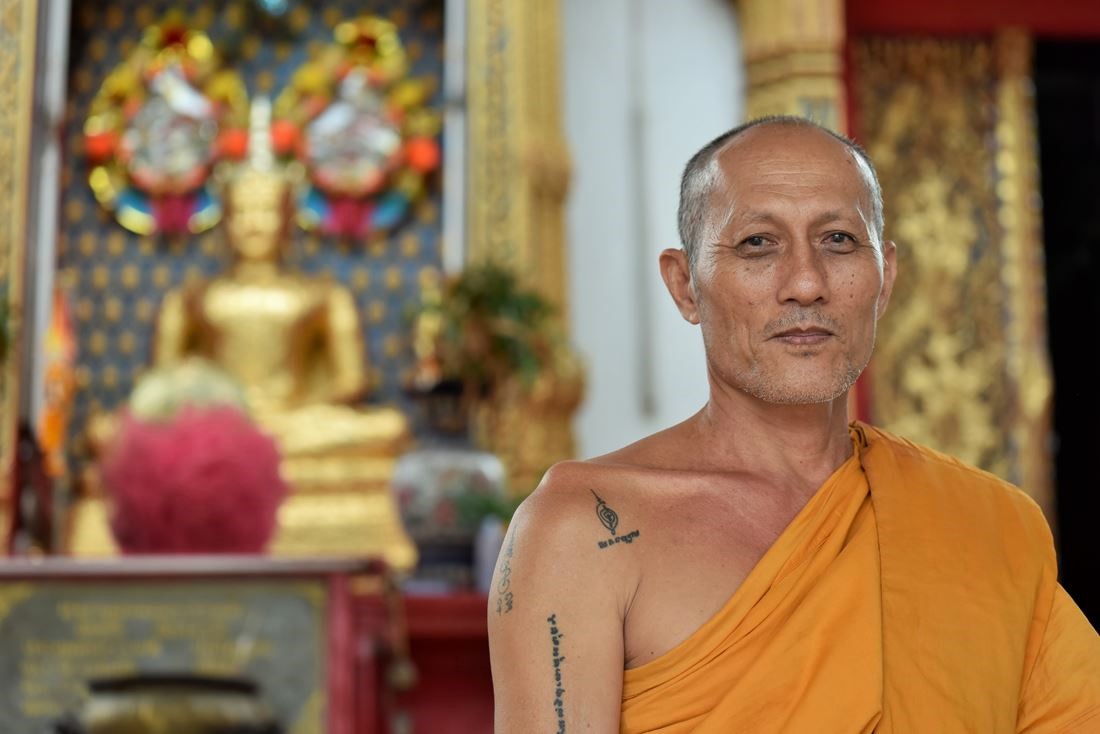 THAÏLANDE - Moine bouddhiste à Samut Prakan