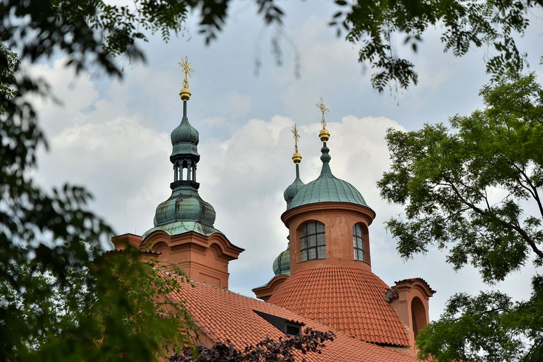 Sur la colline de Petrin, l'église Saint-Laurent