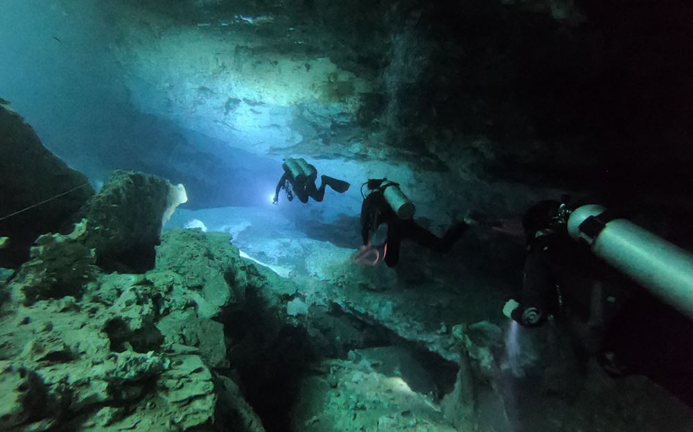 Plongée dans le cénote Ponderosa