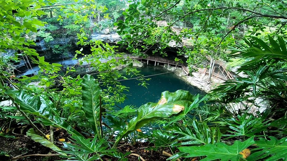 Vue d'ensemble du cénote Xcanche
