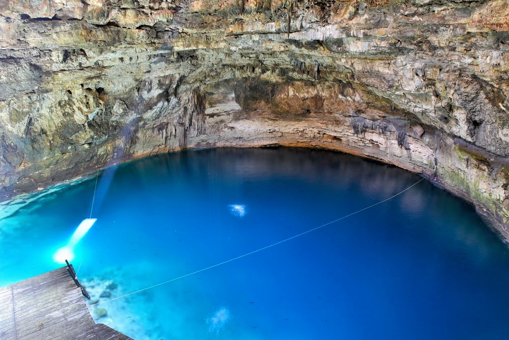 Le joli cénote X'ux Ha est un cénote-grotte peu fréquenté.