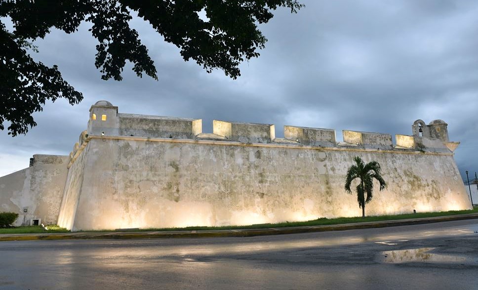 Campeche : le bastion San Juan à la tombée de la nuit