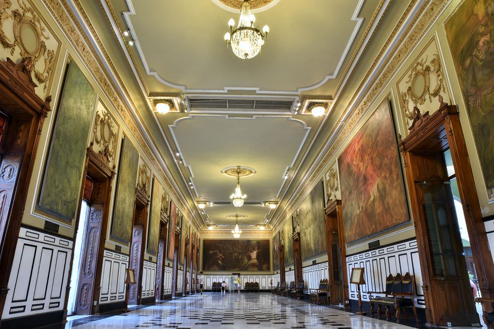 Palais du gouverneur : la salle d'exposition des oeuvres de Fernando Castro Pacheco à Mérida