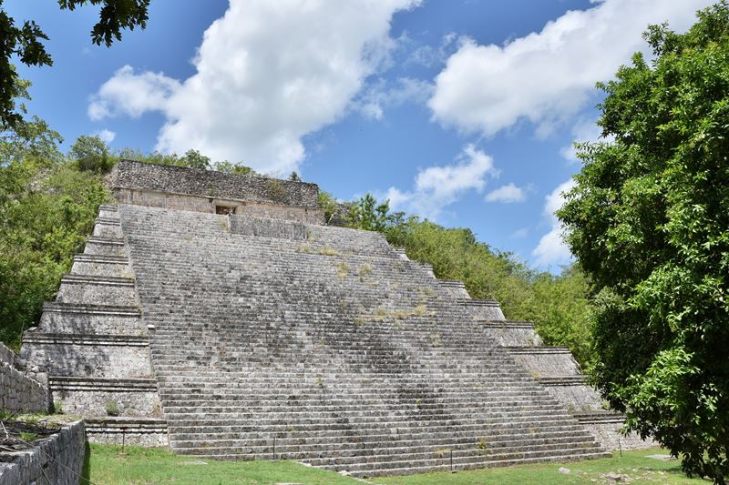 La pyramide à neuf degrés, construite par les Mayas à Uxmal.