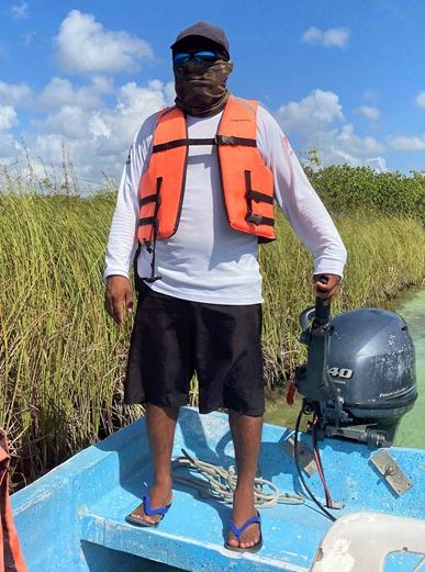Balade en bateau sur un canal maya, dans la réserve de Sian Ka'an