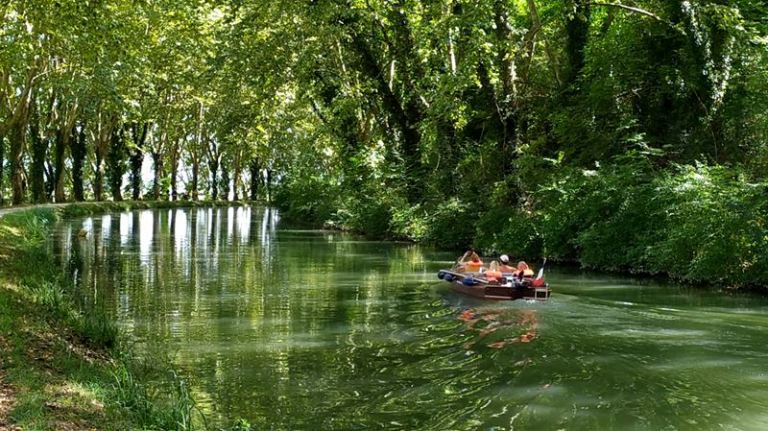 Navigation sur le canal de Garonne, et la piste cyclable du canal des Deux-Mers
