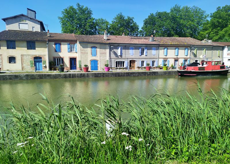 Le village de Gardouch sur le canal du Midi