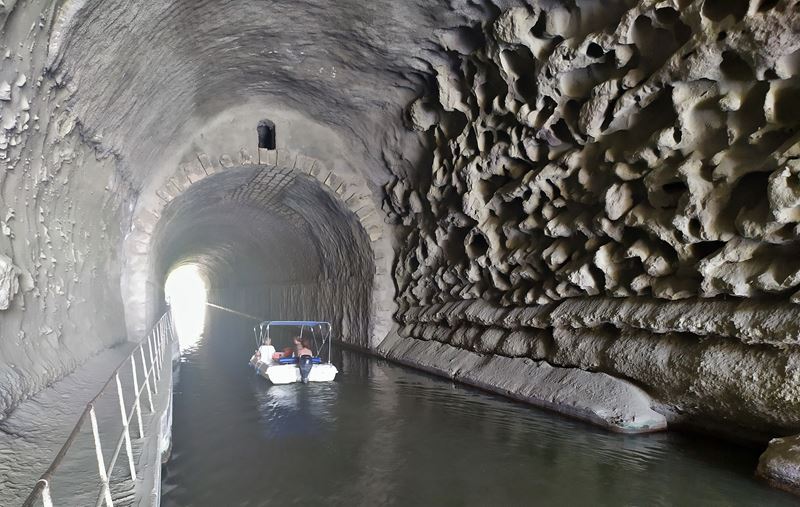 Le tunnel de Malpas permet au canal du Midi de passer sous la montagne