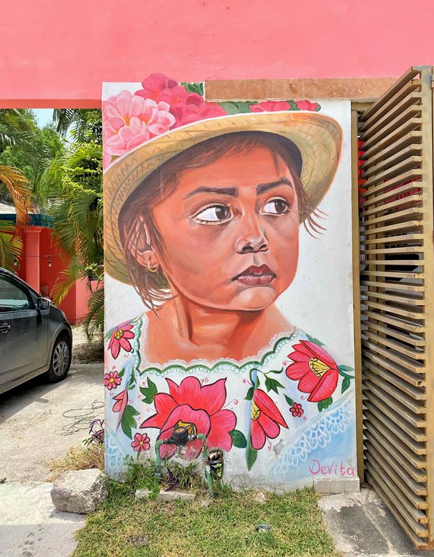 Street-art à Bacalar au Mexique, représentant une petite fille mexicaine