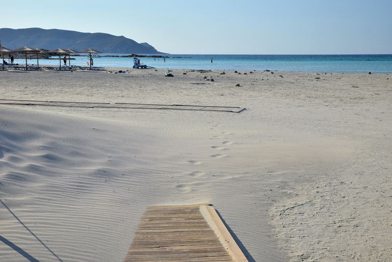 La plage d'Elafonissi tôt le matin