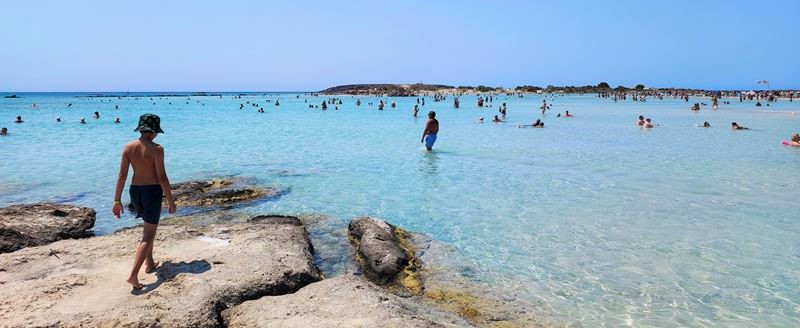 Le lagon bondée de la plage  d'Elafonissi