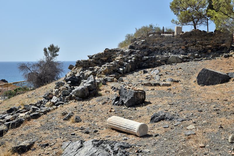 Les ruines du temple d'Asclepios à Lendas, face à la mer