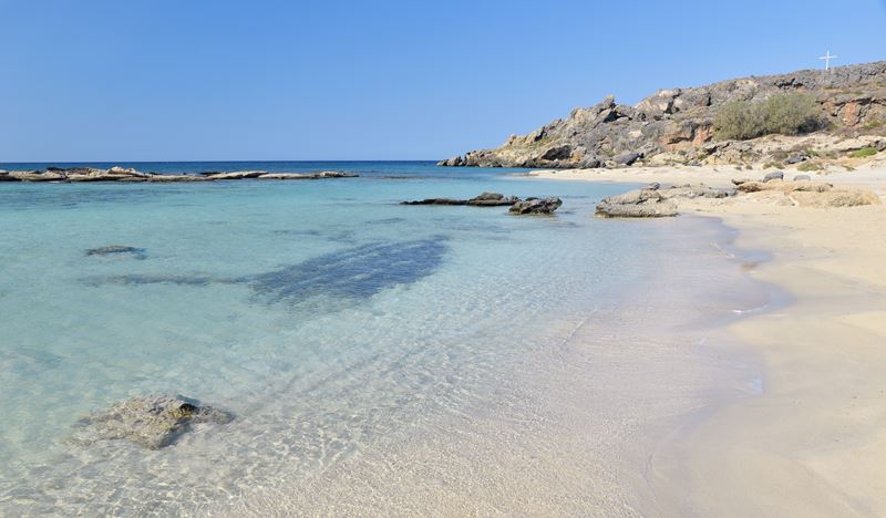 la croix érigée en hommage aux naufragés de l'Imperatrix au bout de l'île d'Elafonisi
