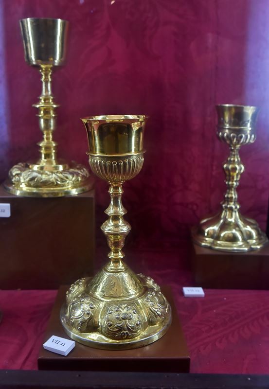 Des chandeliers dans la cathédrale de la ville coloniale de San Cristobal de la Laguna