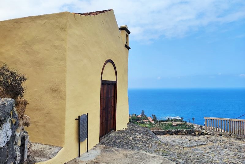 L'ermitage de San Pedro, au début de la Rambla de Castro, en allant à la Playa de Castro