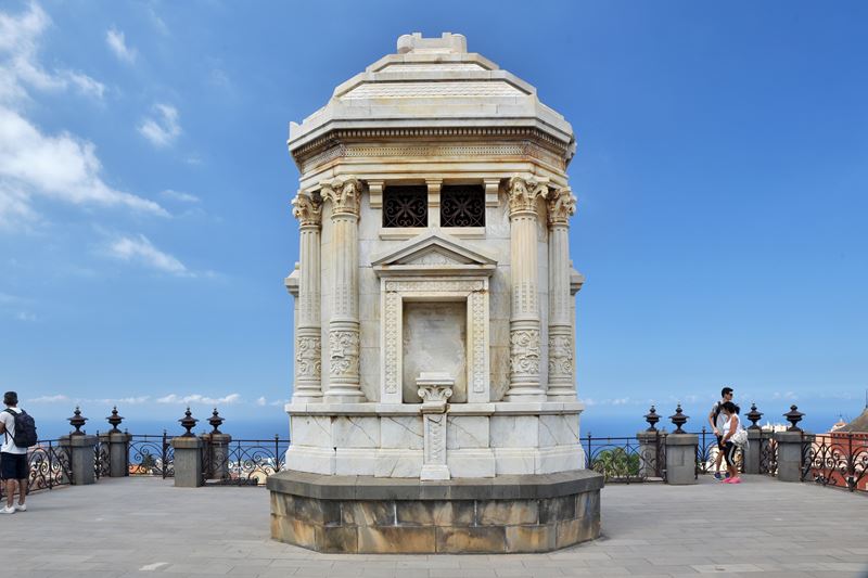 Les Jardins du marquisat de la Quinta Roja et le mausolée de la Marquise, dans la ville coloniale de La Orotava