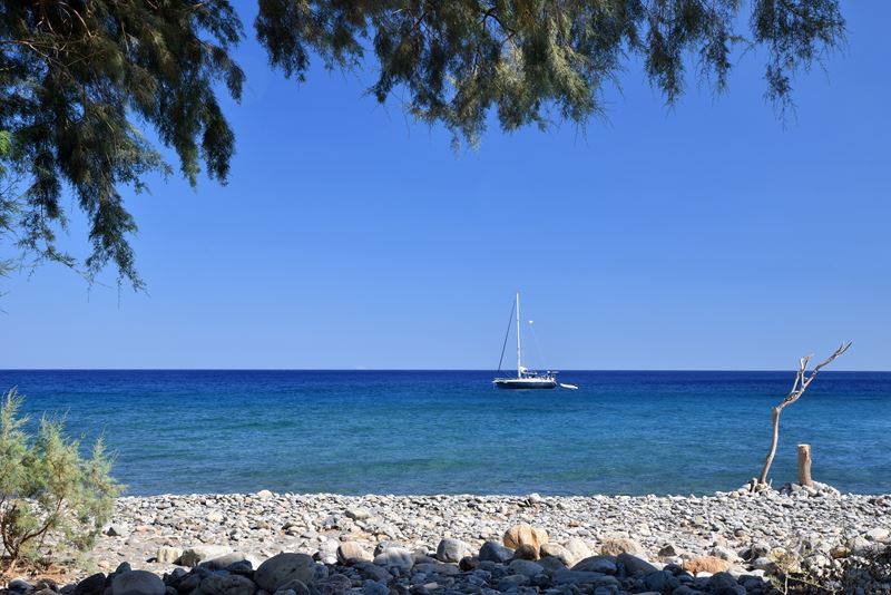 La plage de galets de Chalikia à Paleochora (Crète)