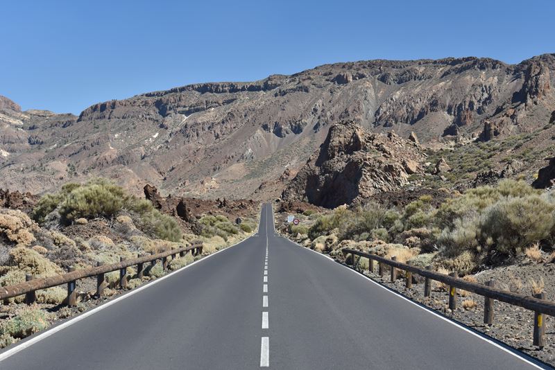La route TF-21 est l'unique route qui traverse entièrement le parc national du Teide et sa caldeira