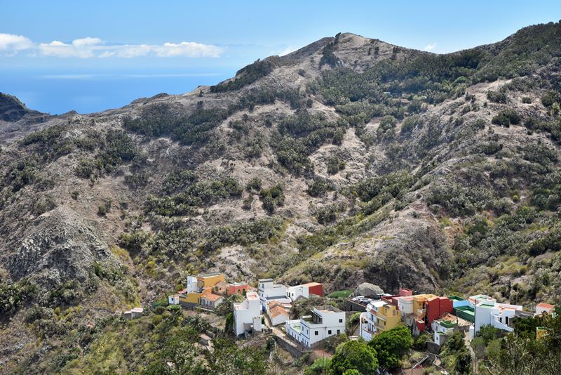 Le petit village de La Cumbrilla, à côté du minuscule hameau de Chamorga, dans le parc rural d'Anaga
