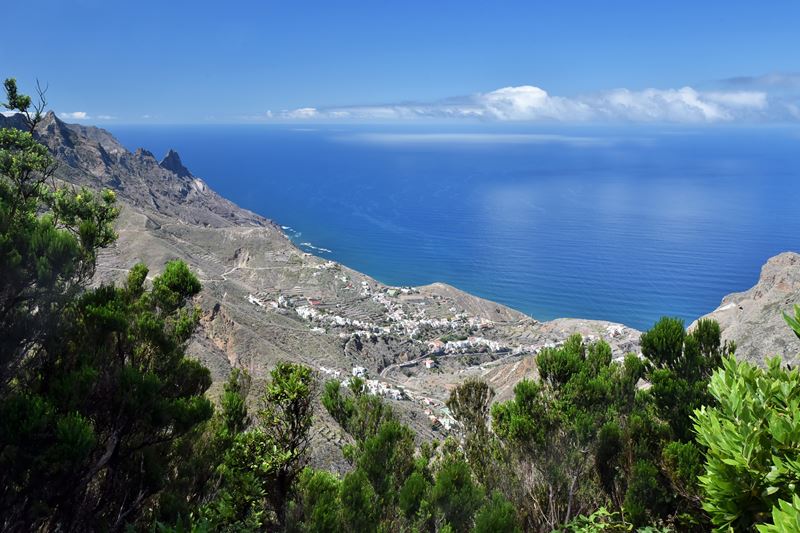 Vue sur la mer et le village de Taganana, depuis la montagne